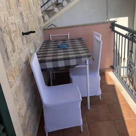 Borzic - One Bedroom With Terarce And Sea View شقة